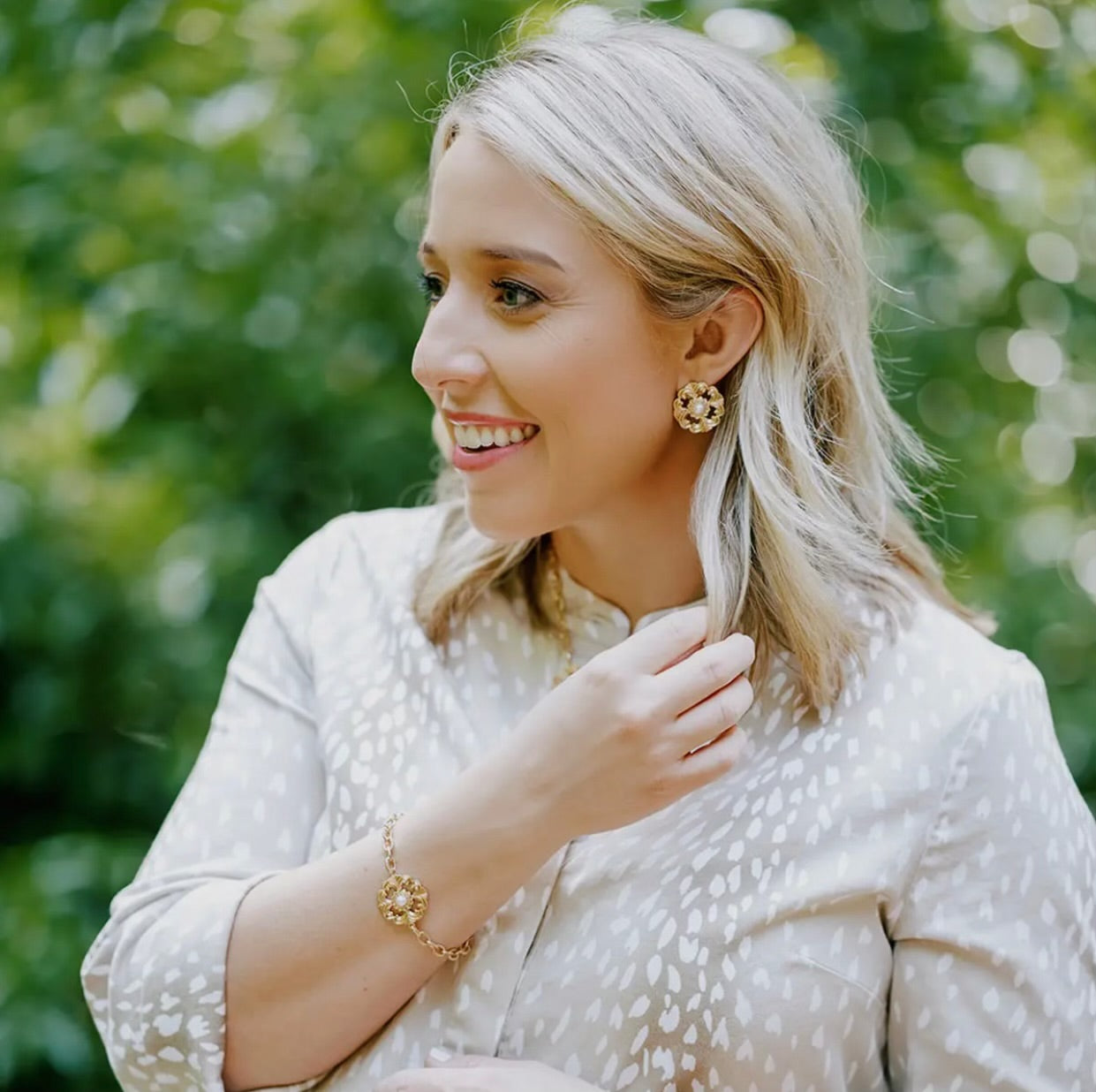 The Marguerite Acanthus & Pearl Stud Earring